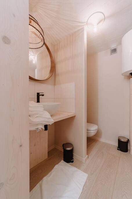 Chimay : La Chambre Doree De La Grand Place Kültér fotó