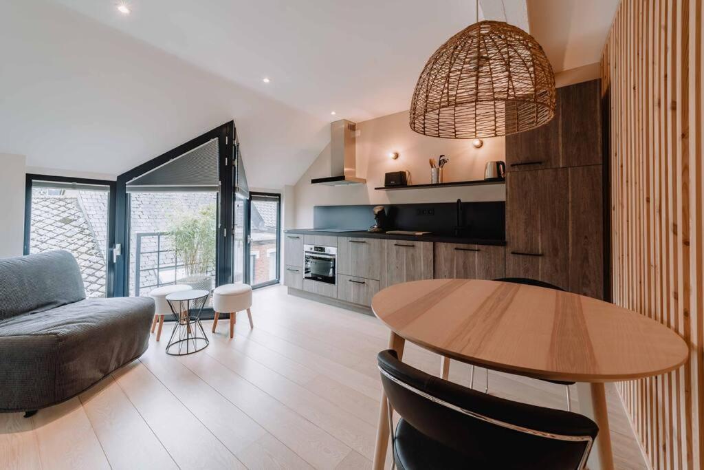 Chimay : La Chambre Doree De La Grand Place Kültér fotó